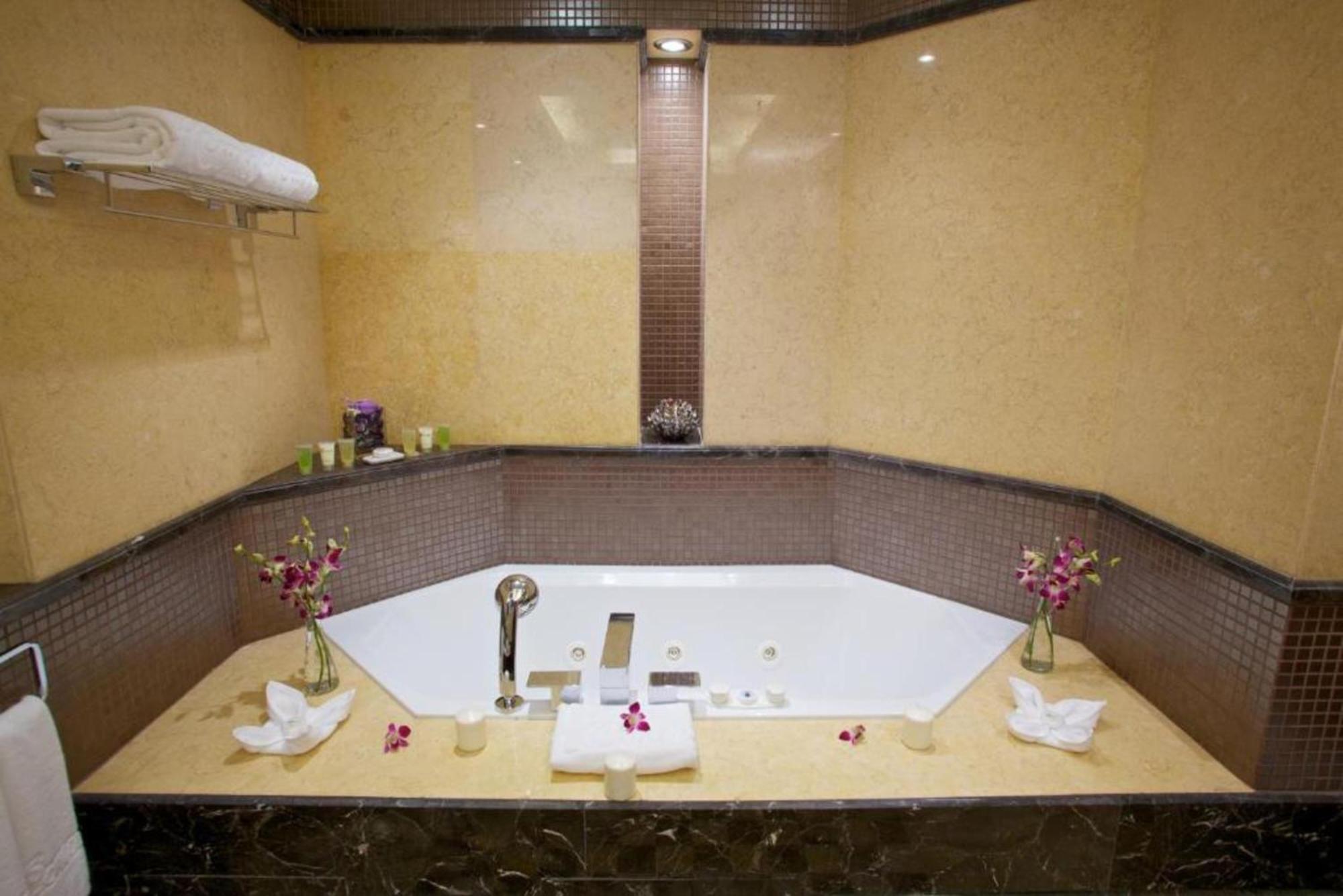 Dancenter Luxe Corniche Hotel Formerly Concorde Hotel Фуджейра Екстериор снимка