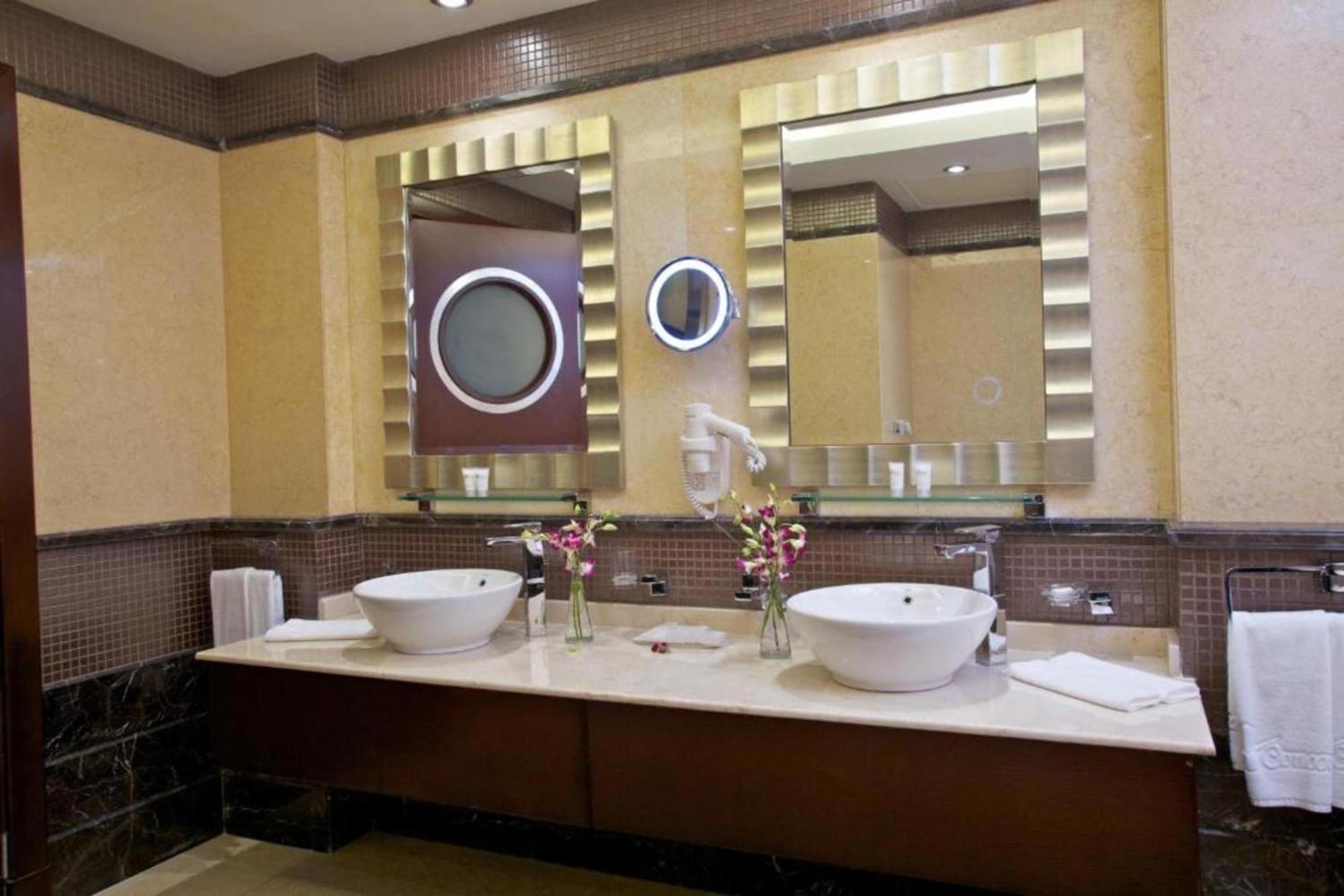 Dancenter Luxe Corniche Hotel Formerly Concorde Hotel Фуджейра Екстериор снимка